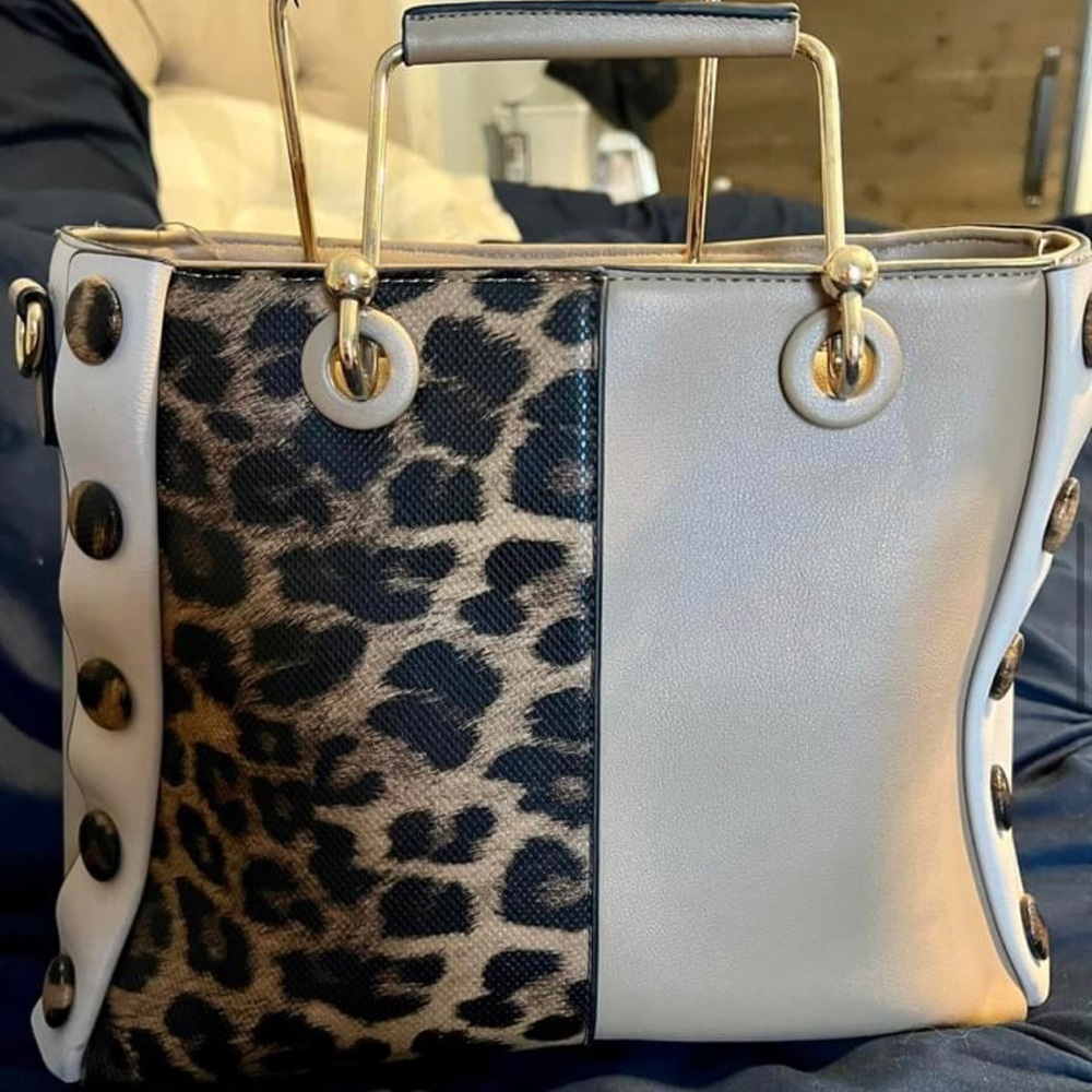 Cheetah purse! Used but in good condition.